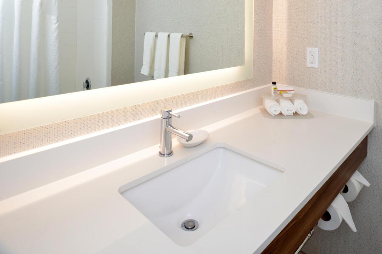 Holiday Inn Express Lodi By Ihg Bagian luar foto