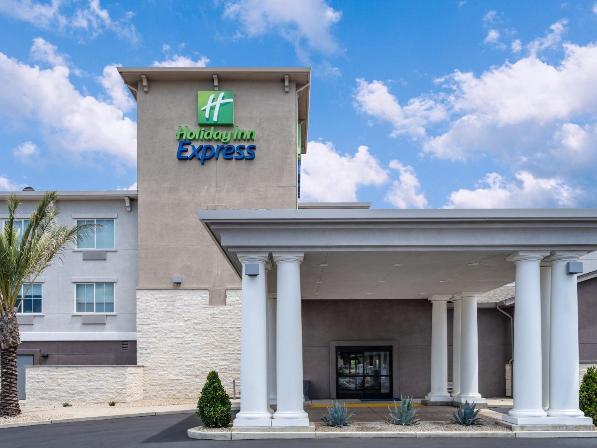 Holiday Inn Express Lodi By Ihg Bagian luar foto
